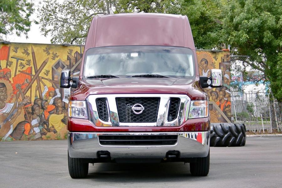  Nissan NV2500 HD 2012 года  (фото 21 из 38)